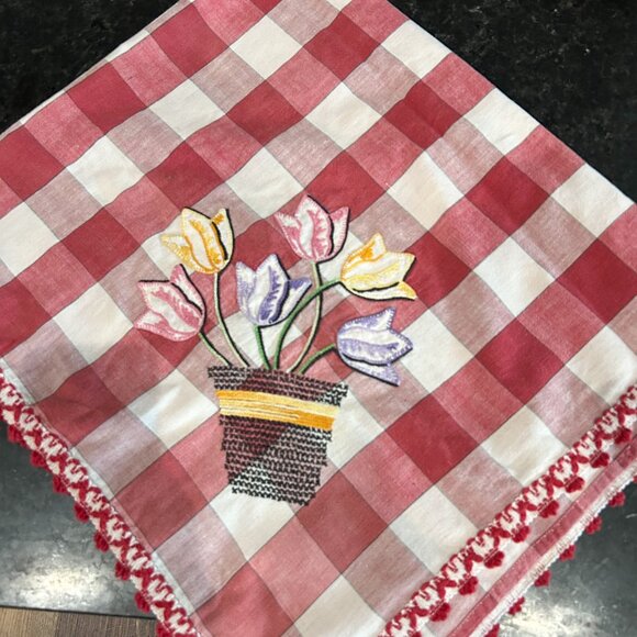 Vintage Table Cloth, Red White Tablecloth Vintage Table Linen Square Tablecloth - Picture 4 of 5